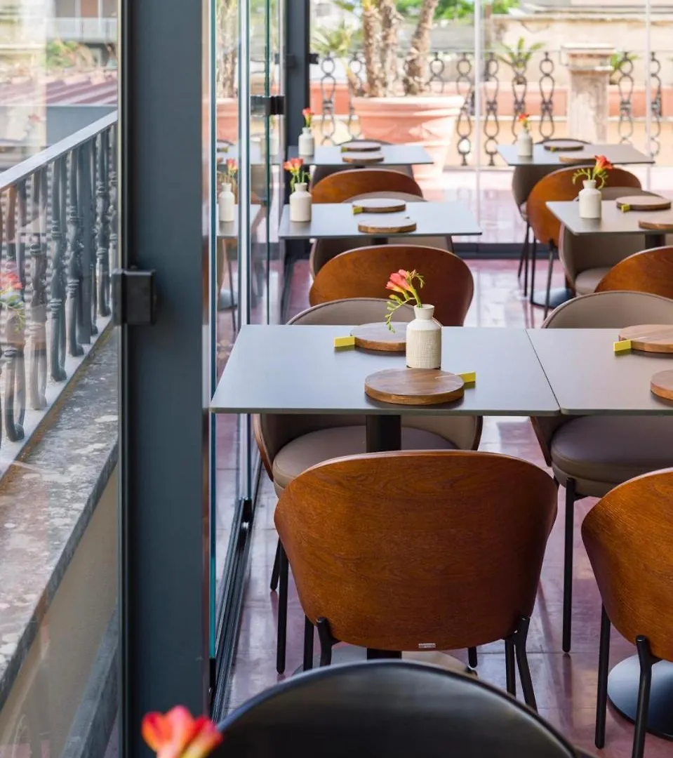 ****  Una Hotels One CTA Italia
